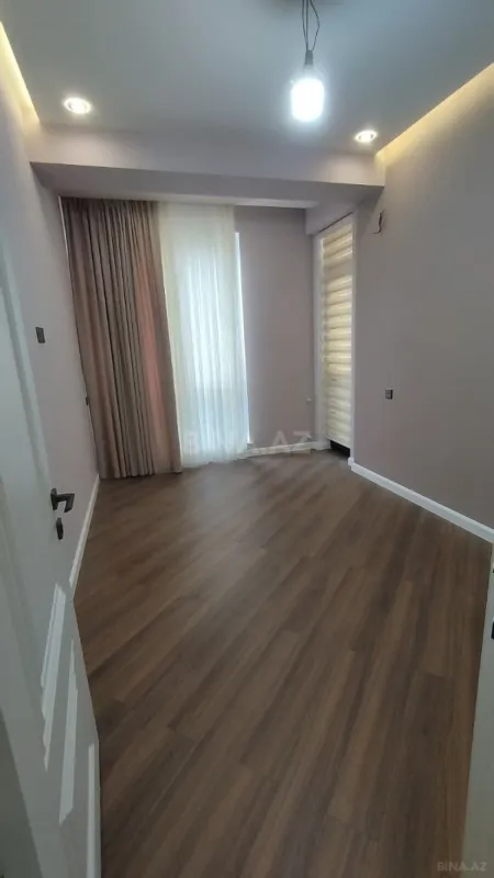 Satılır 4 otaqlı mənzil 140 m²