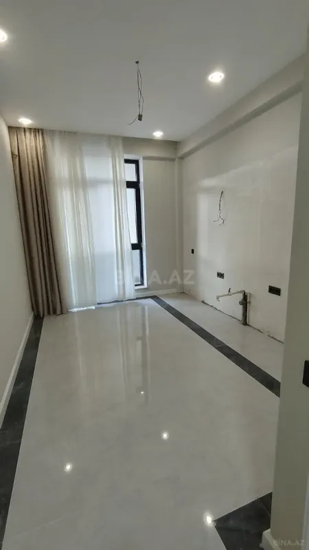 Satılır 4 otaqlı mənzil 140 m²