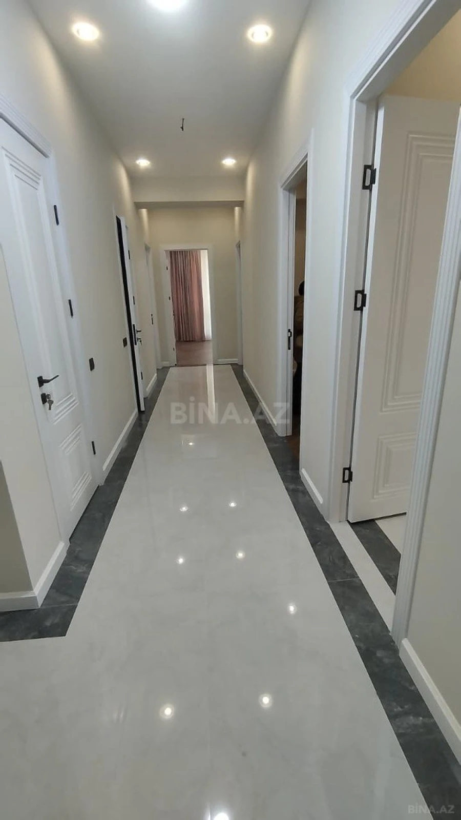 Satılır 4 otaqlı mənzil 140 m²