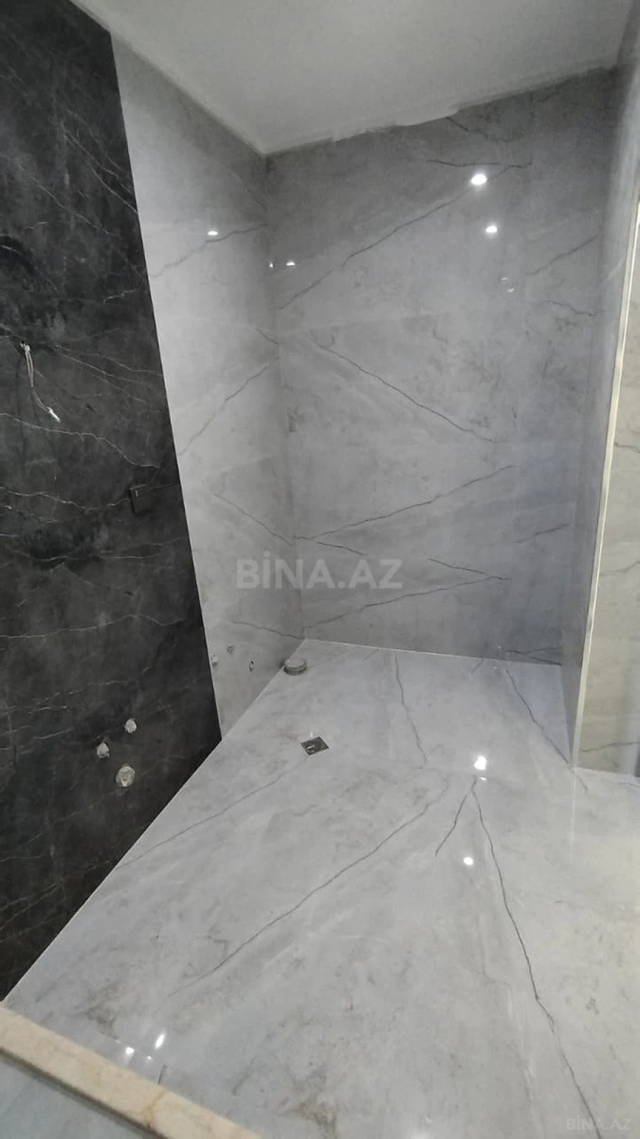 Satılır 4 otaqlı mənzil 140 m²