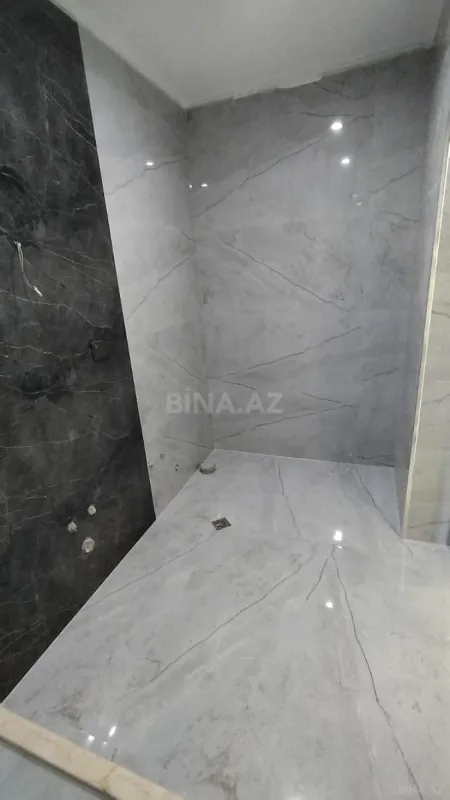 Satılır 4 otaqlı mənzil 140 m²