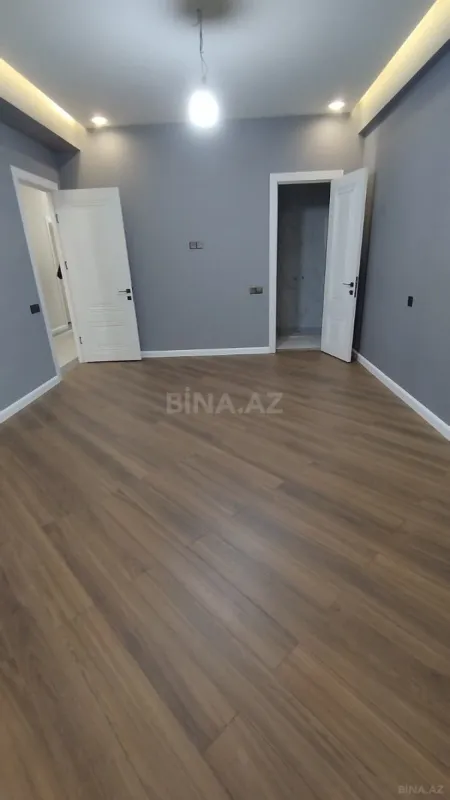 Satılır 4 otaqlı mənzil 140 m²