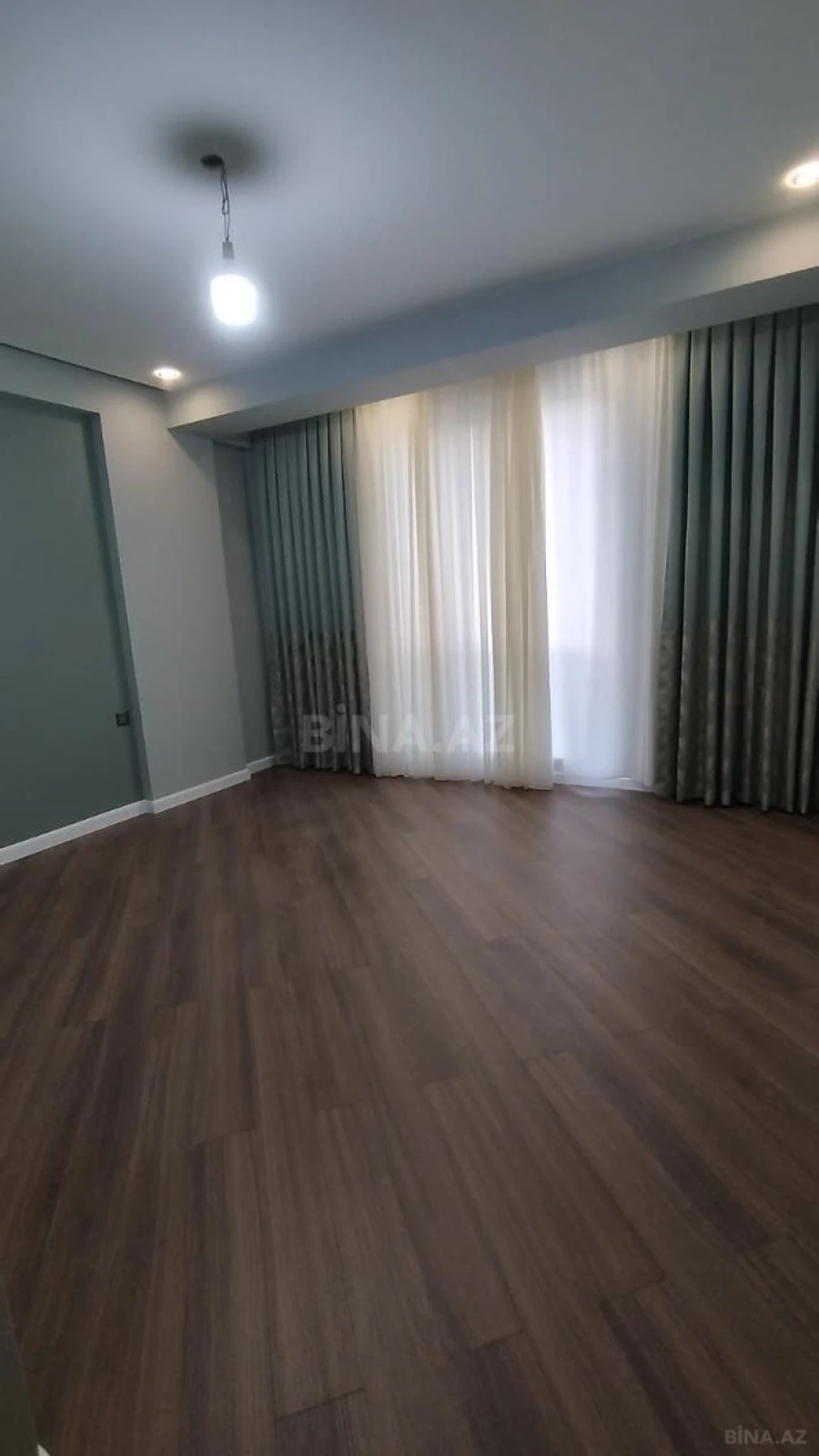 Satılır 4 otaqlı mənzil 140 m²