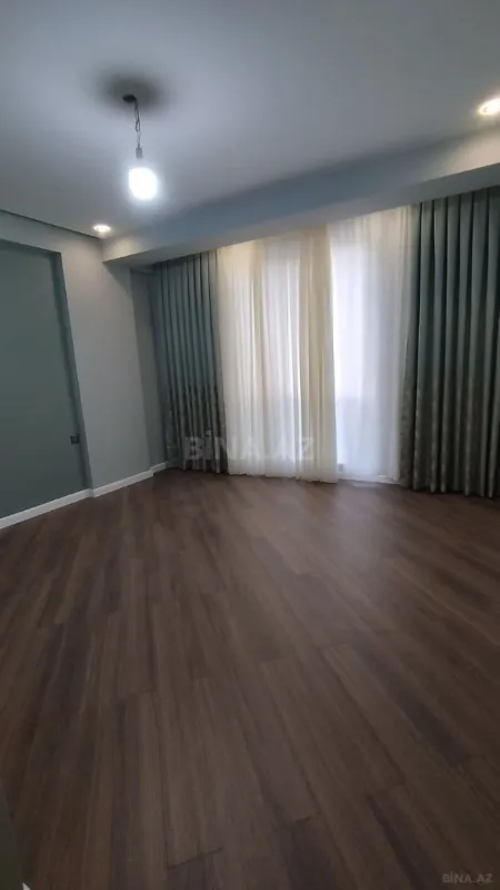 Satılır 4 otaqlı mənzil 140 m²