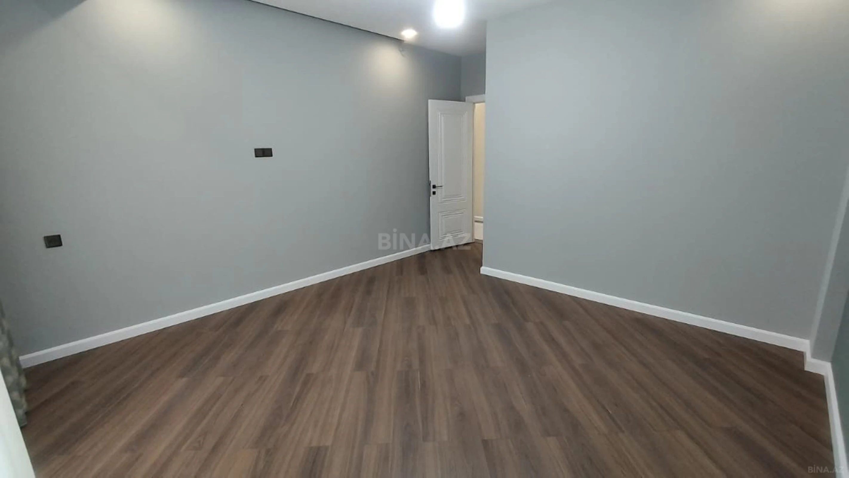 Satılır 4 otaqlı mənzil 140 m²