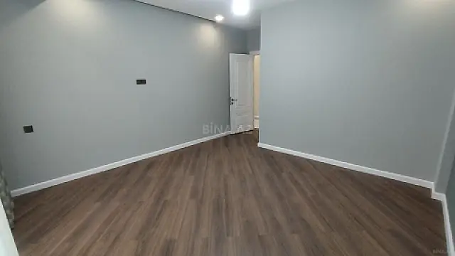 Satılır 4 otaqlı mənzil 140 m²