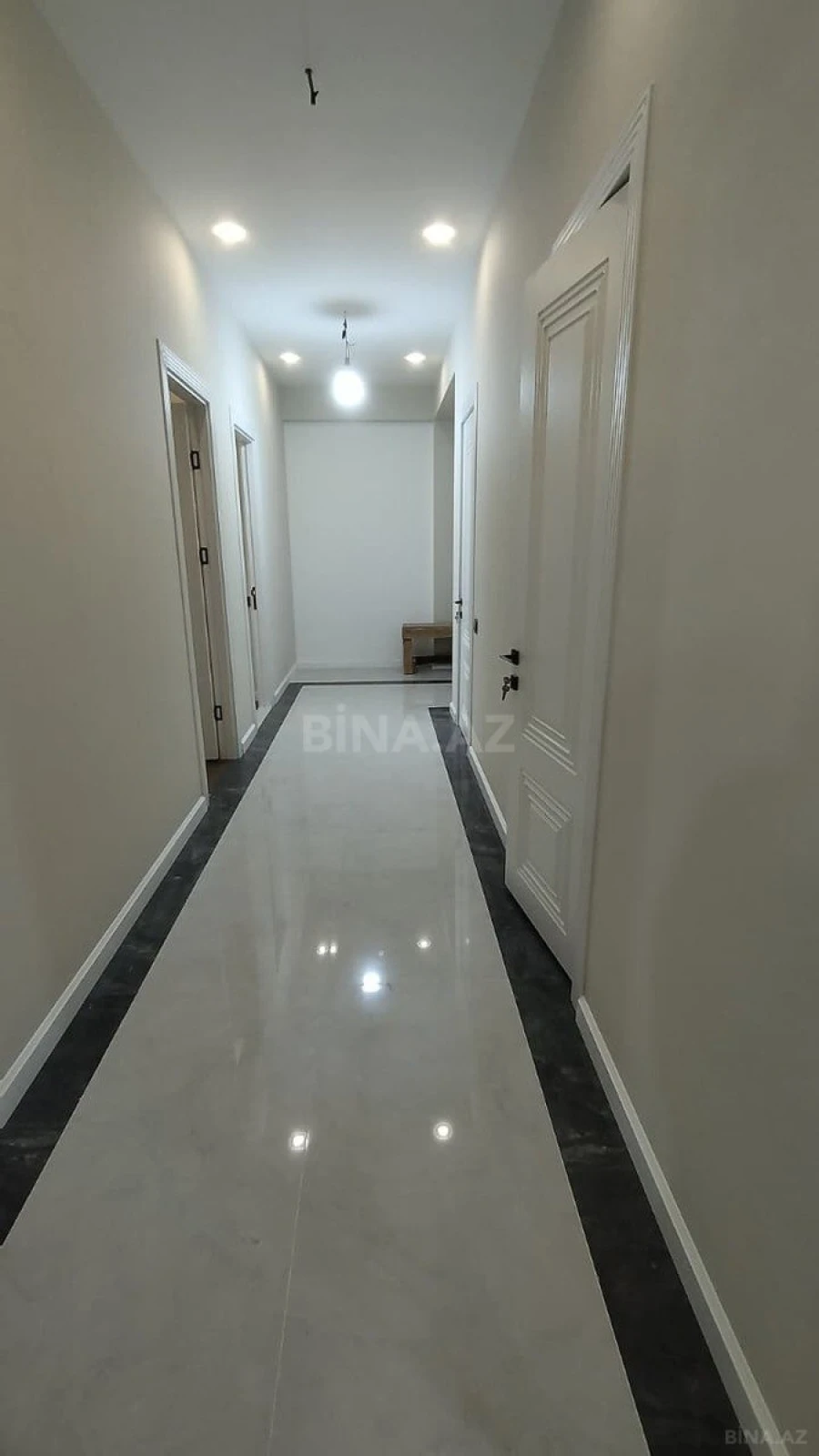Satılır 4 otaqlı mənzil 140 m²
