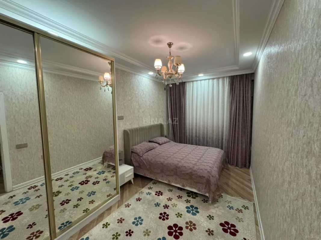 Satılır 4 otaqlı mənzil 141 m²