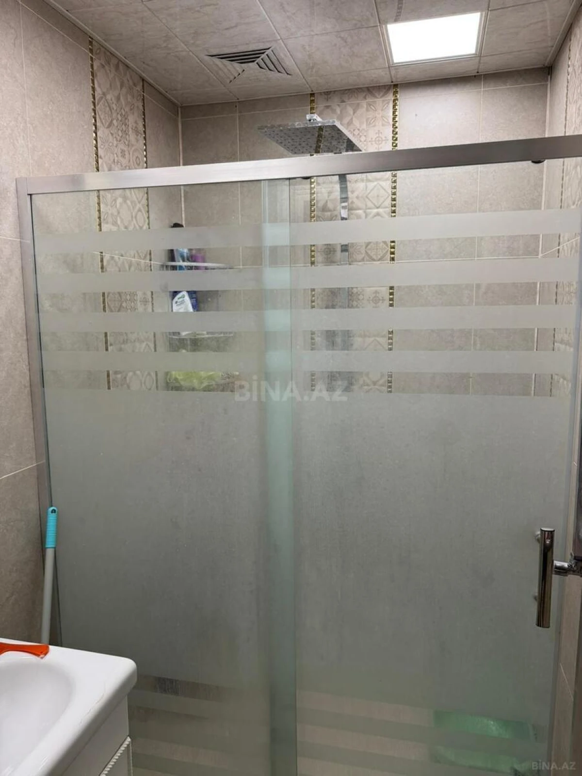 Satılır 4 otaqlı mənzil 141 m²