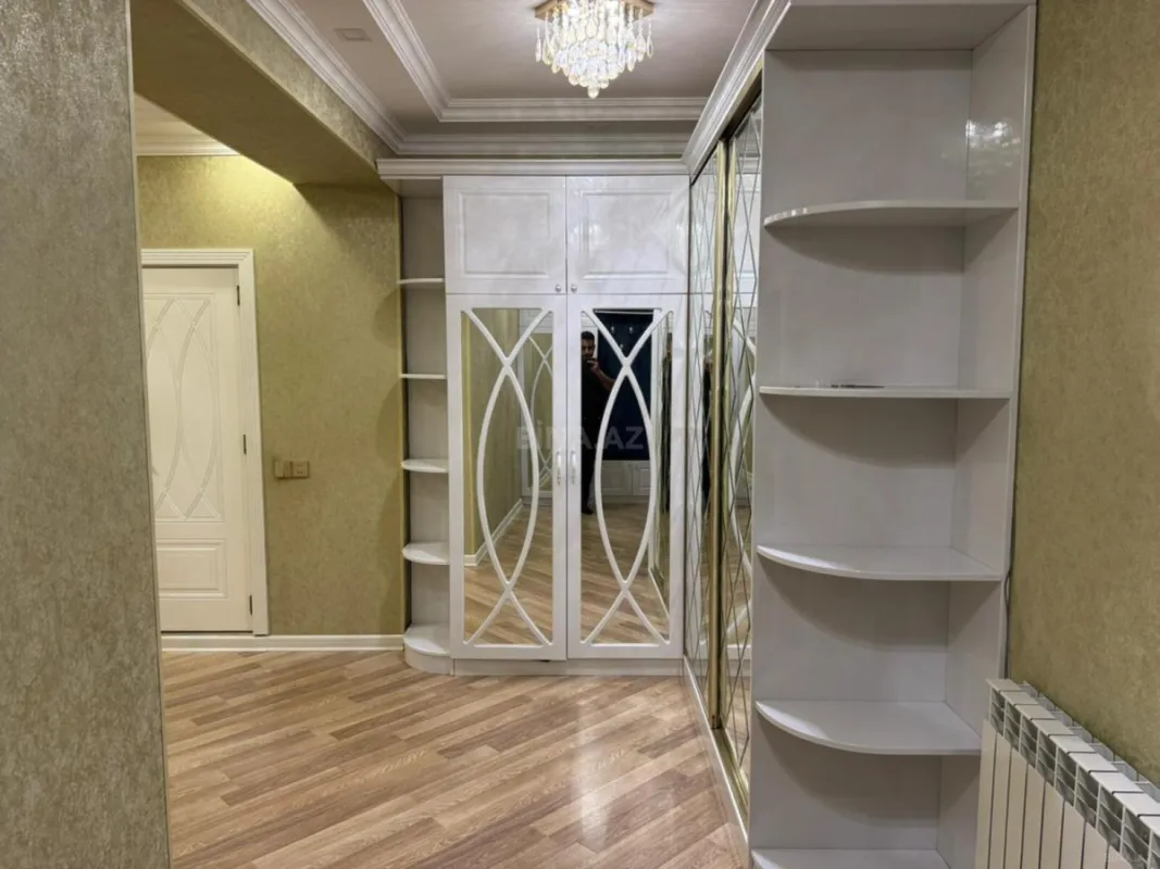 Satılır 4 otaqlı mənzil 141 m²