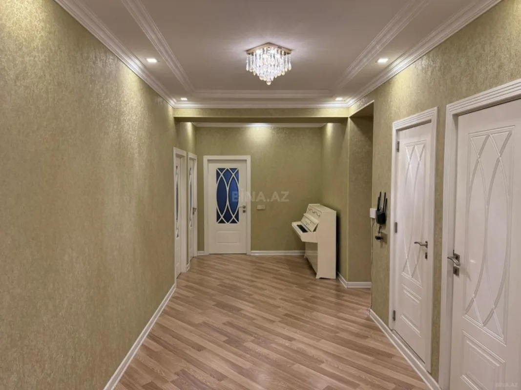 Satılır 4 otaqlı mənzil 141 m²
