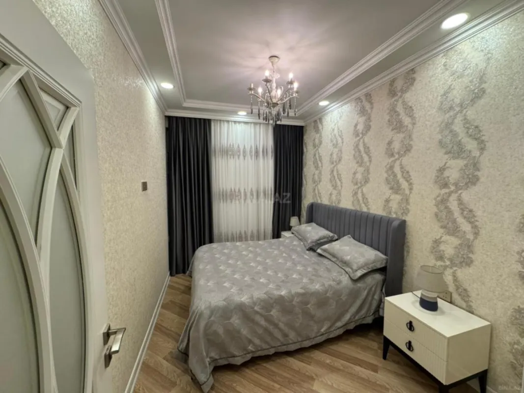 Satılır 4 otaqlı mənzil 141 m²