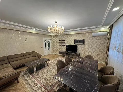 Satılır 4 otaqlı mənzil 141 m²