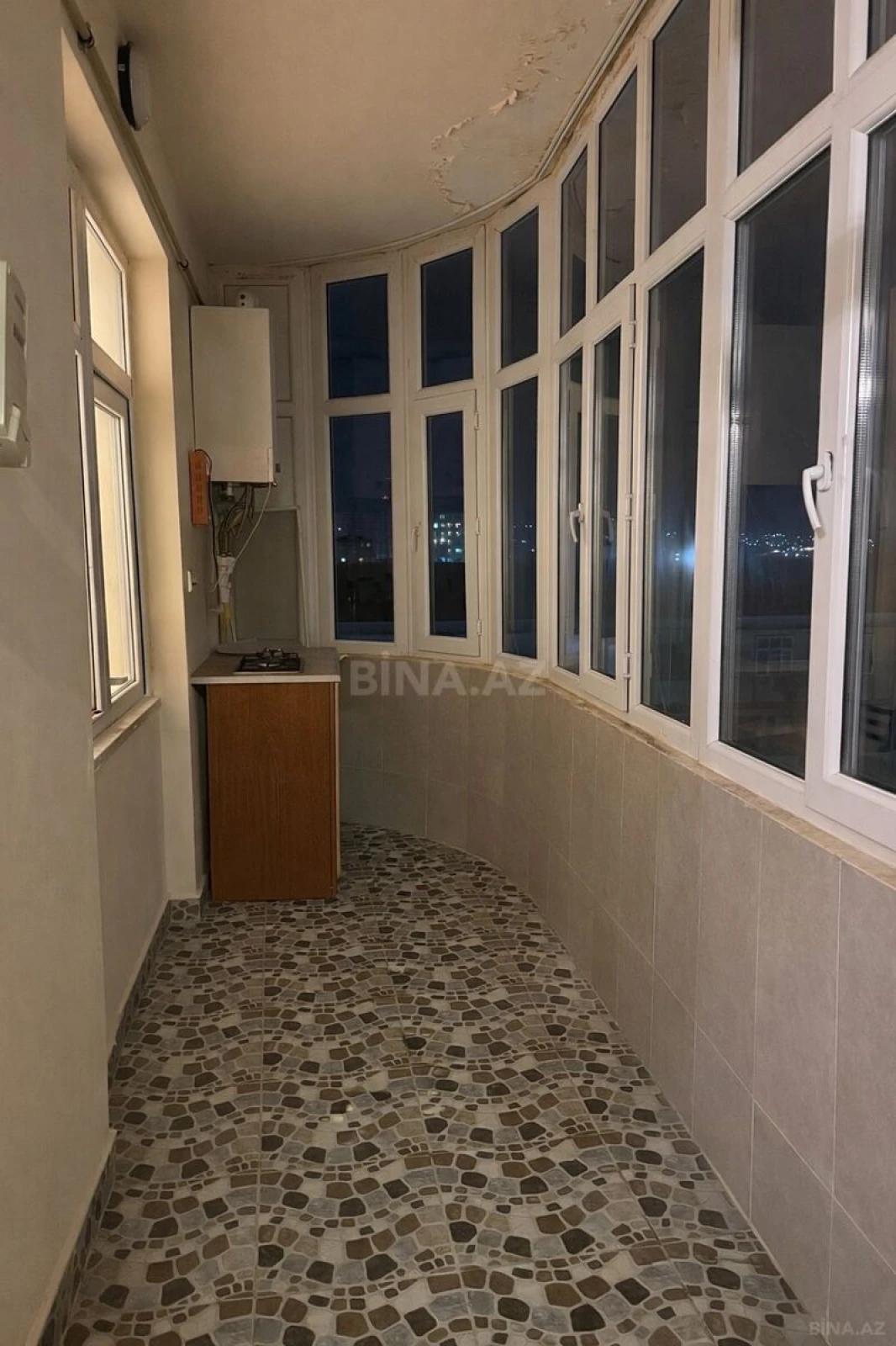Satılır 4 otaqlı mənzil 141 m²