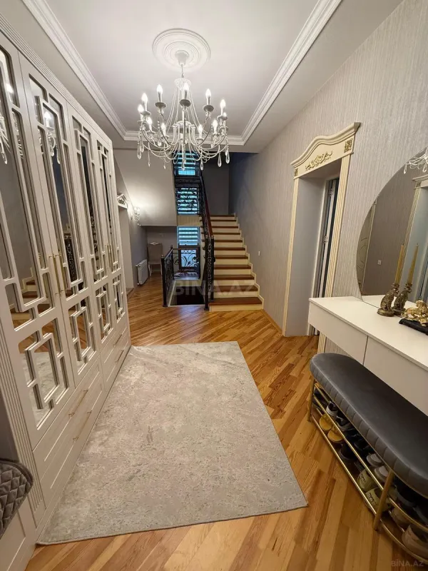 Satılır 5 otaqlı həyət evi 450 m²