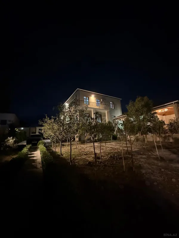 Satılır 5 otaqlı həyət evi 450 m²