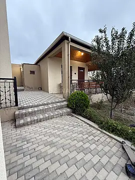 Satılır 5 otaqlı həyət evi 450 m²