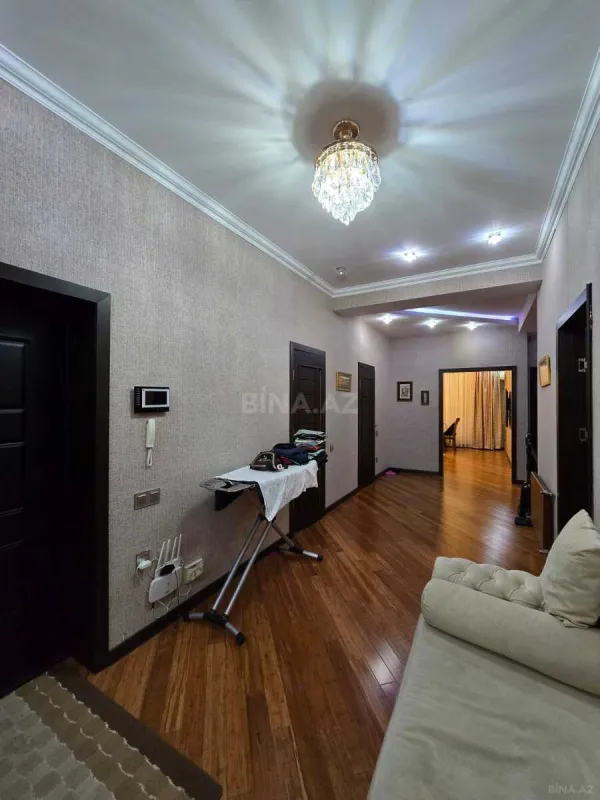 Satılır 3 otaqlı mənzil 126 m²