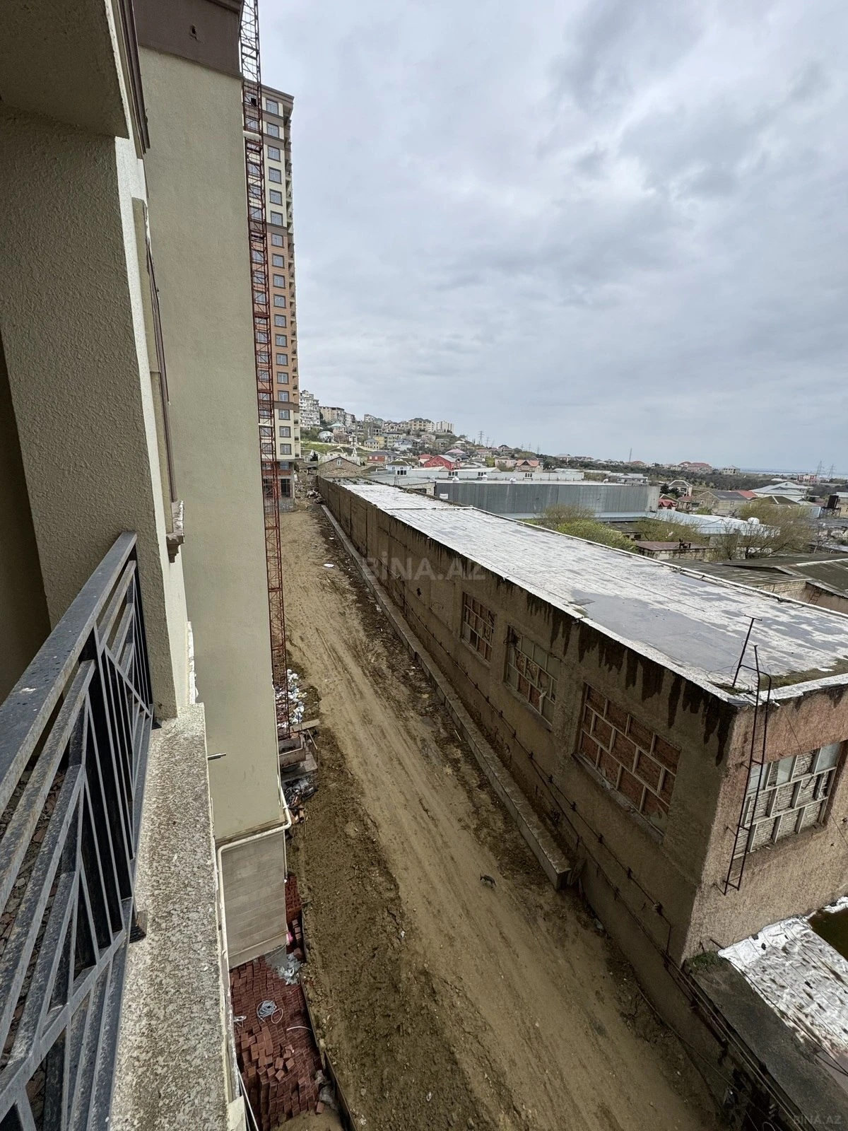 Satılır 3 otaqlı mənzil 140 m²