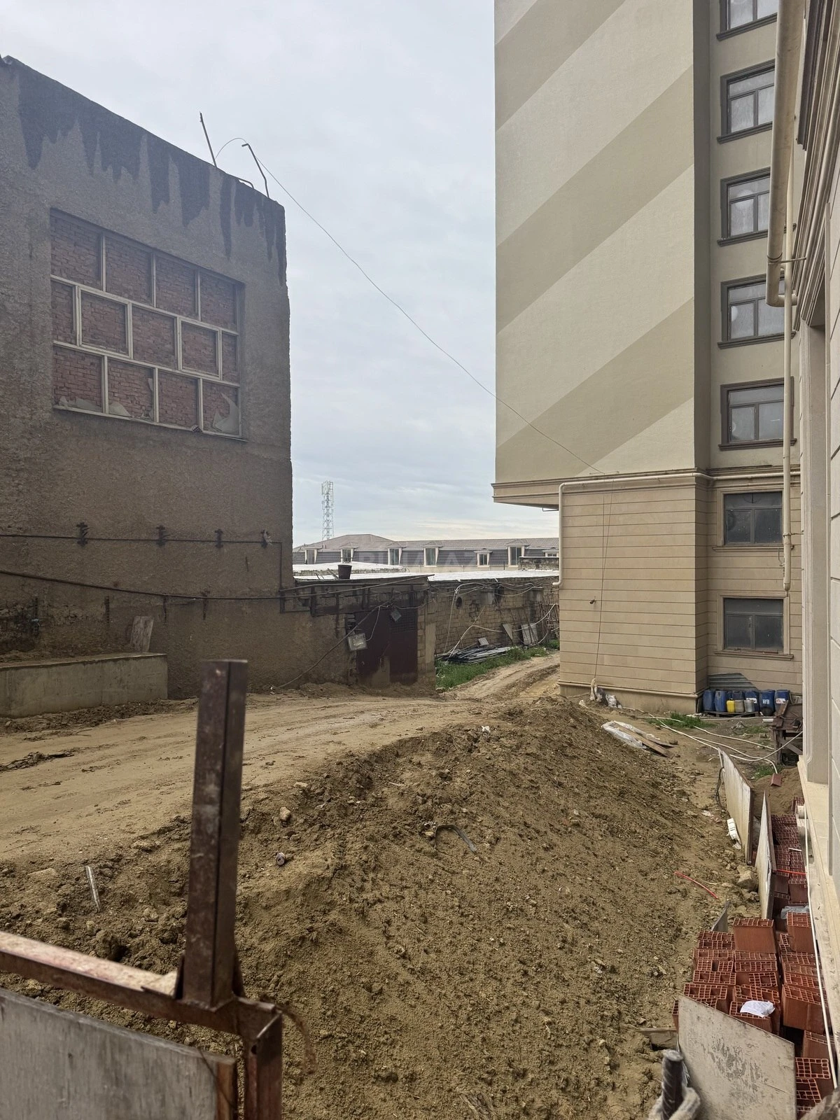 Satılır 3 otaqlı mənzil 140 m²