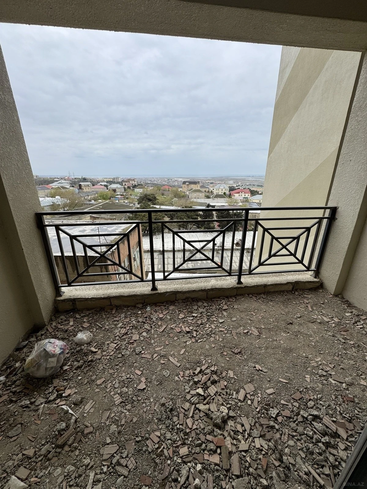 Satılır 3 otaqlı mənzil 140 m²