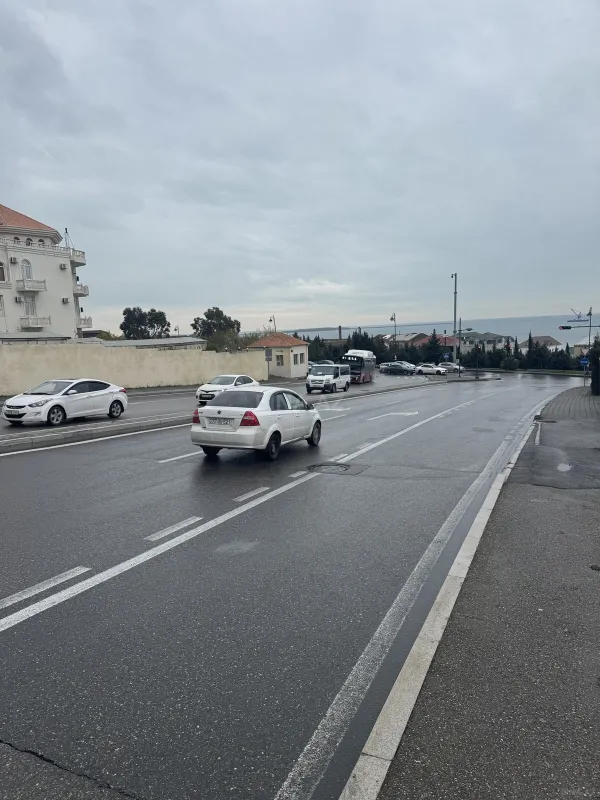 Satılır 3 otaqlı mənzil 140 m²