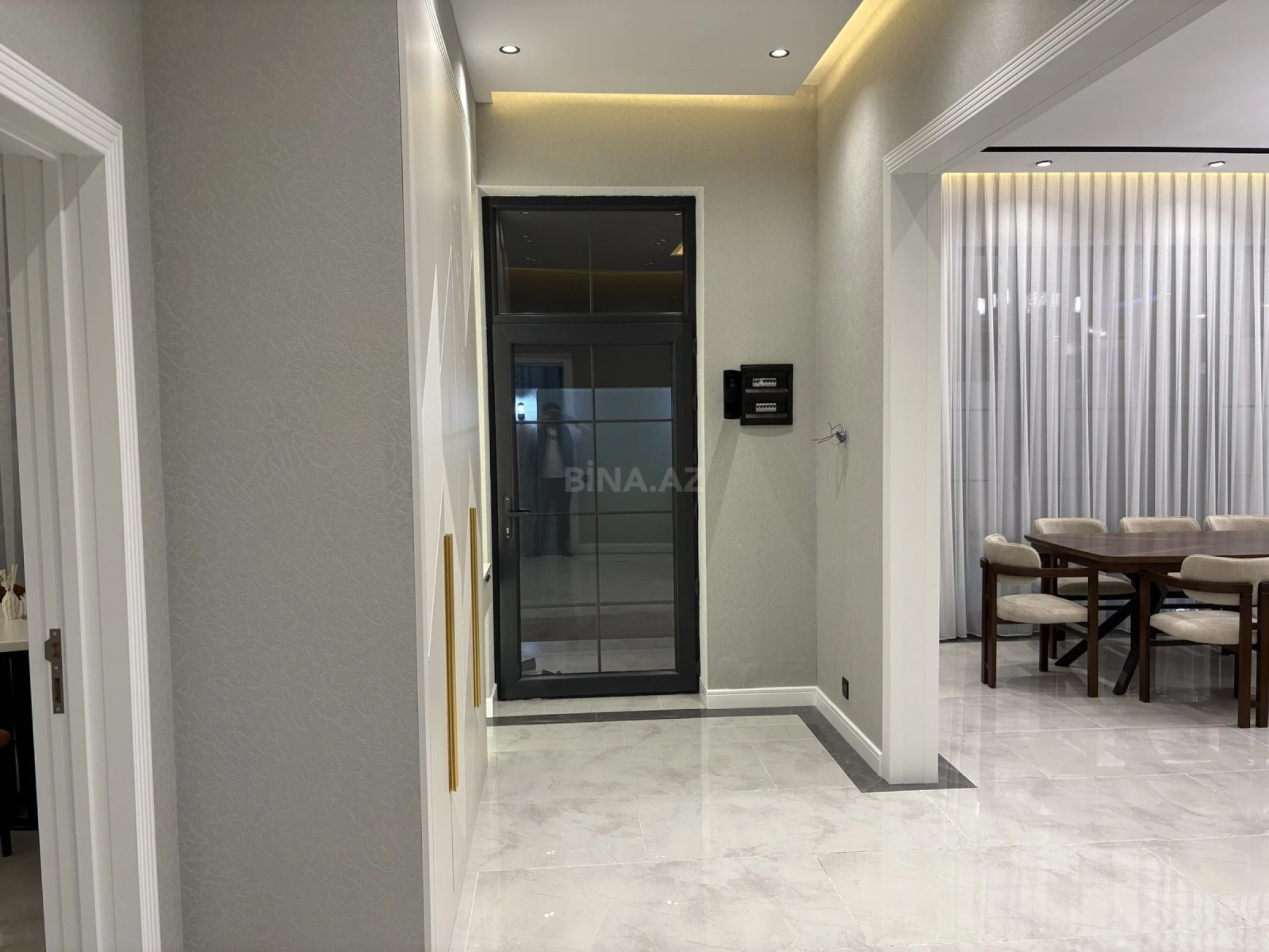 Satılır 5 otaqlı həyət evi 202 m²