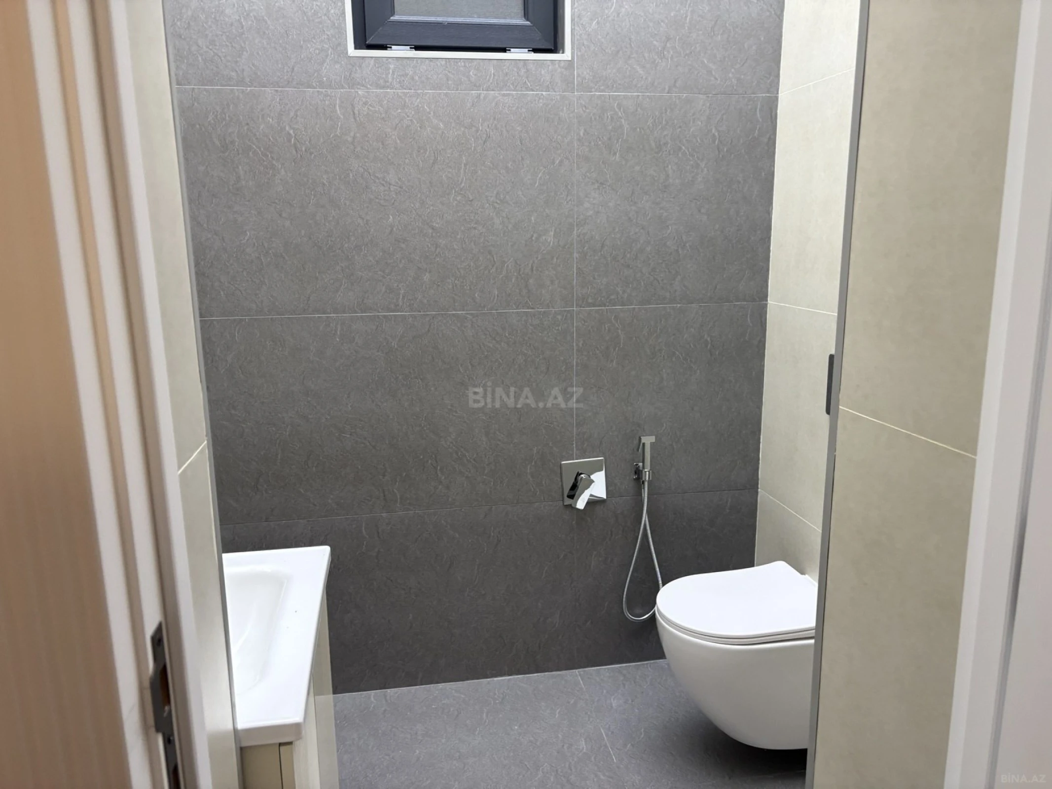 Satılır 5 otaqlı həyət evi 202 m²