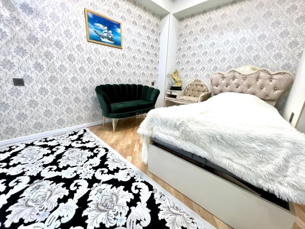 Satılır 5 otaqlı mənzil 500 m²