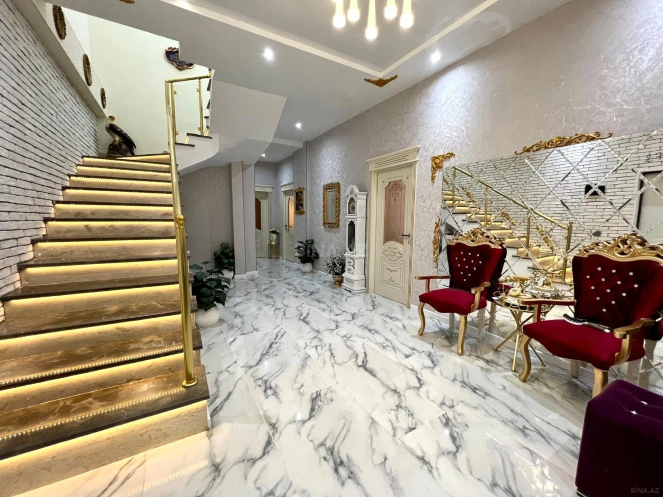 Satılır 5 otaqlı mənzil 500 m²