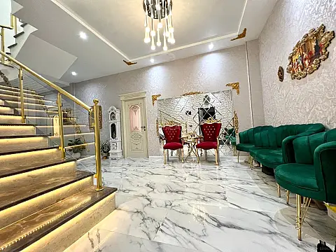 Satılır 5 otaqlı mənzil 500 m²