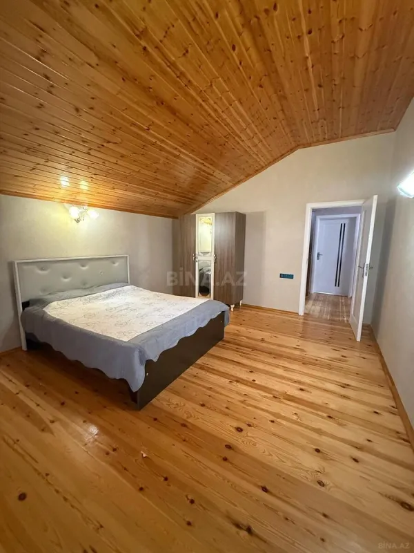 Satılır 8 otaqlı həyət evi 226 m²