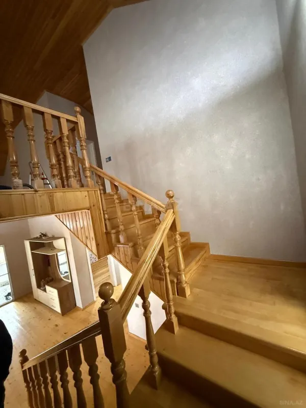 Satılır 8 otaqlı həyət evi 226 m²