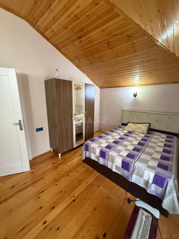 Satılır 8 otaqlı həyət evi 226 m²