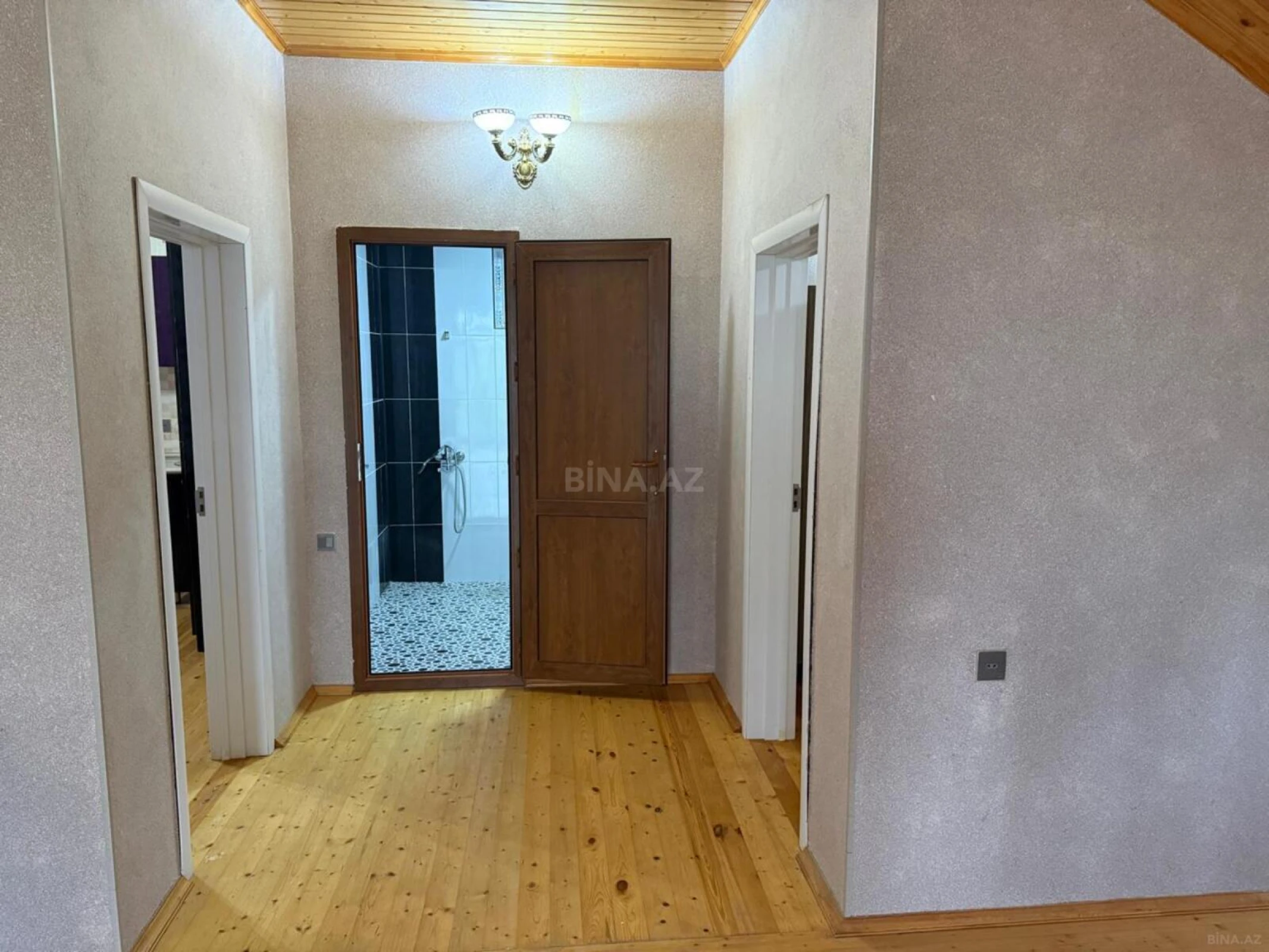 Satılır 8 otaqlı həyət evi 226 m²