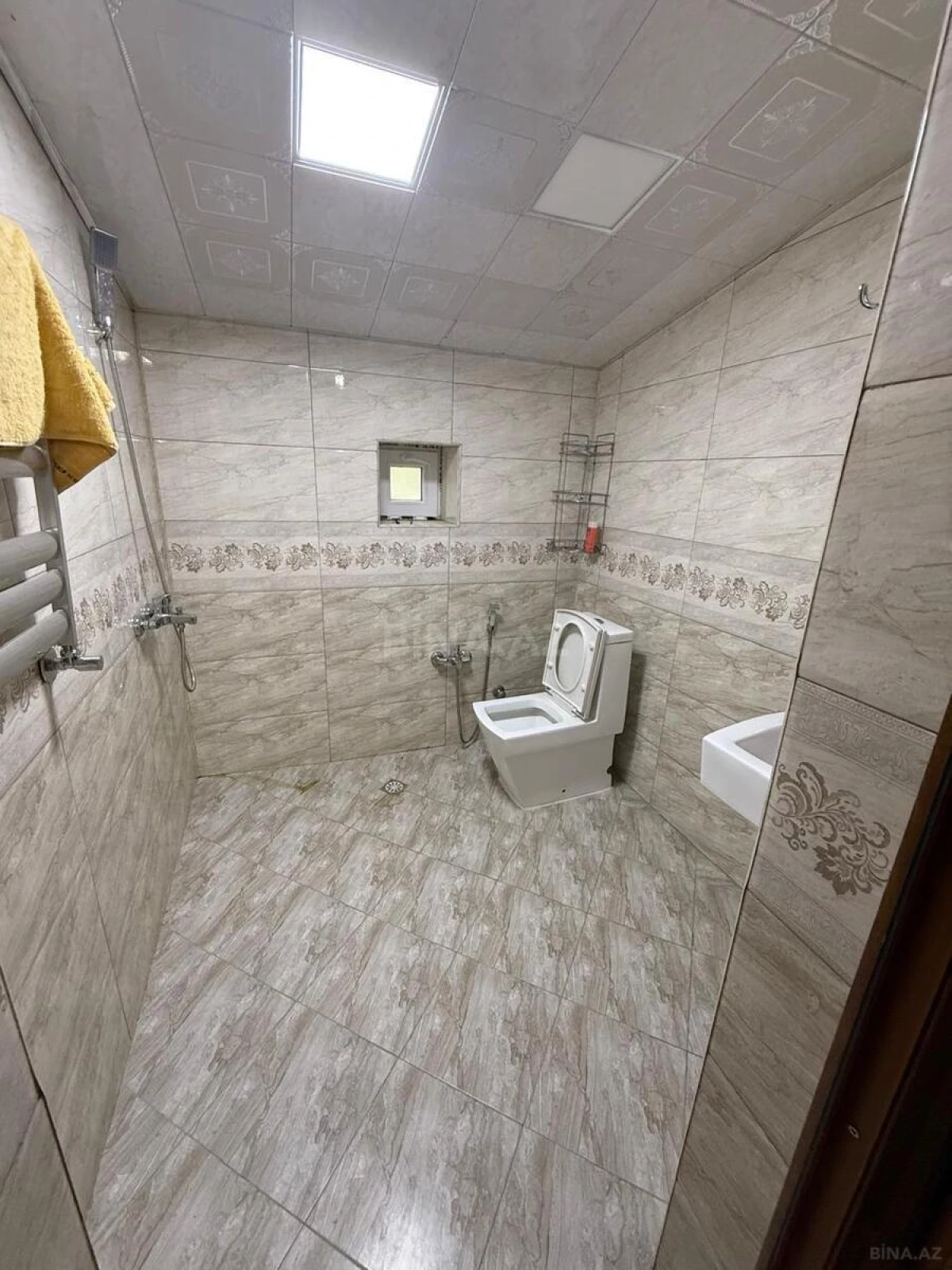Satılır 8 otaqlı həyət evi 226 m²