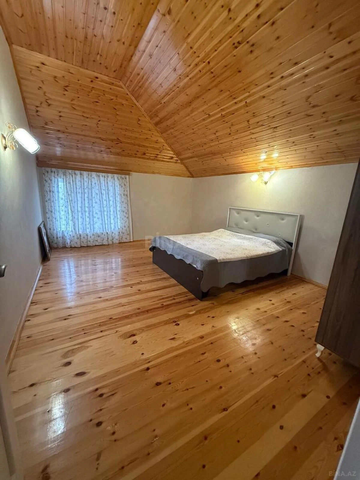 Satılır 8 otaqlı həyət evi 226 m²