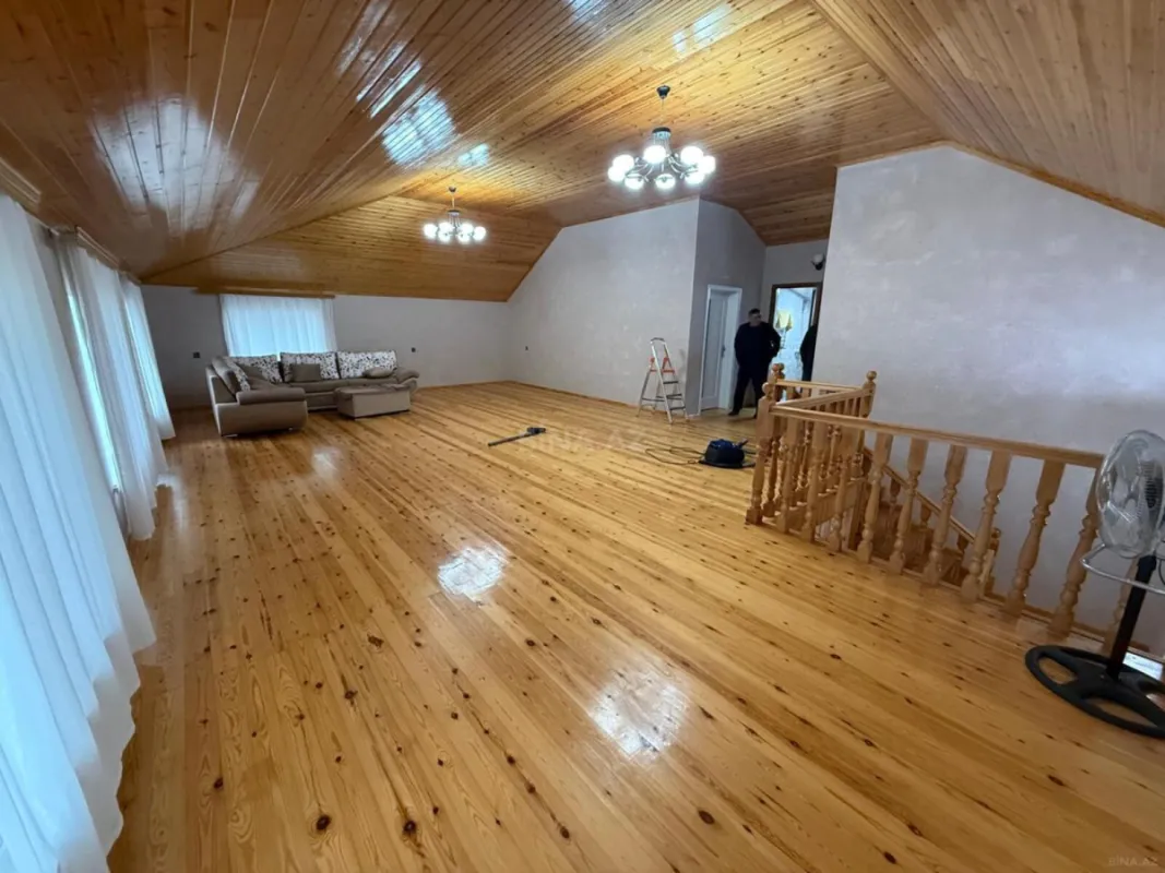 Satılır 8 otaqlı həyət evi 226 m²