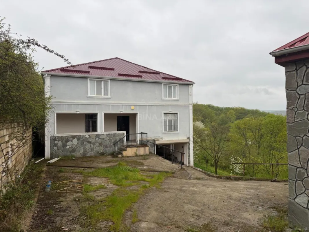 Satılır 8 otaqlı həyət evi 226 m²