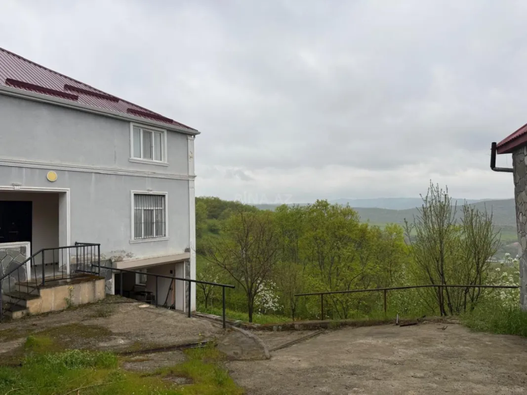 Satılır 8 otaqlı həyət evi 226 m²