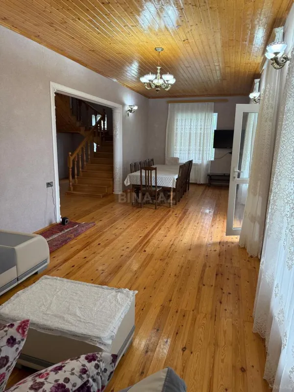 Satılır 8 otaqlı həyət evi 226 m²