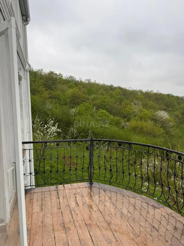 Satılır 8 otaqlı həyət evi 226 m²