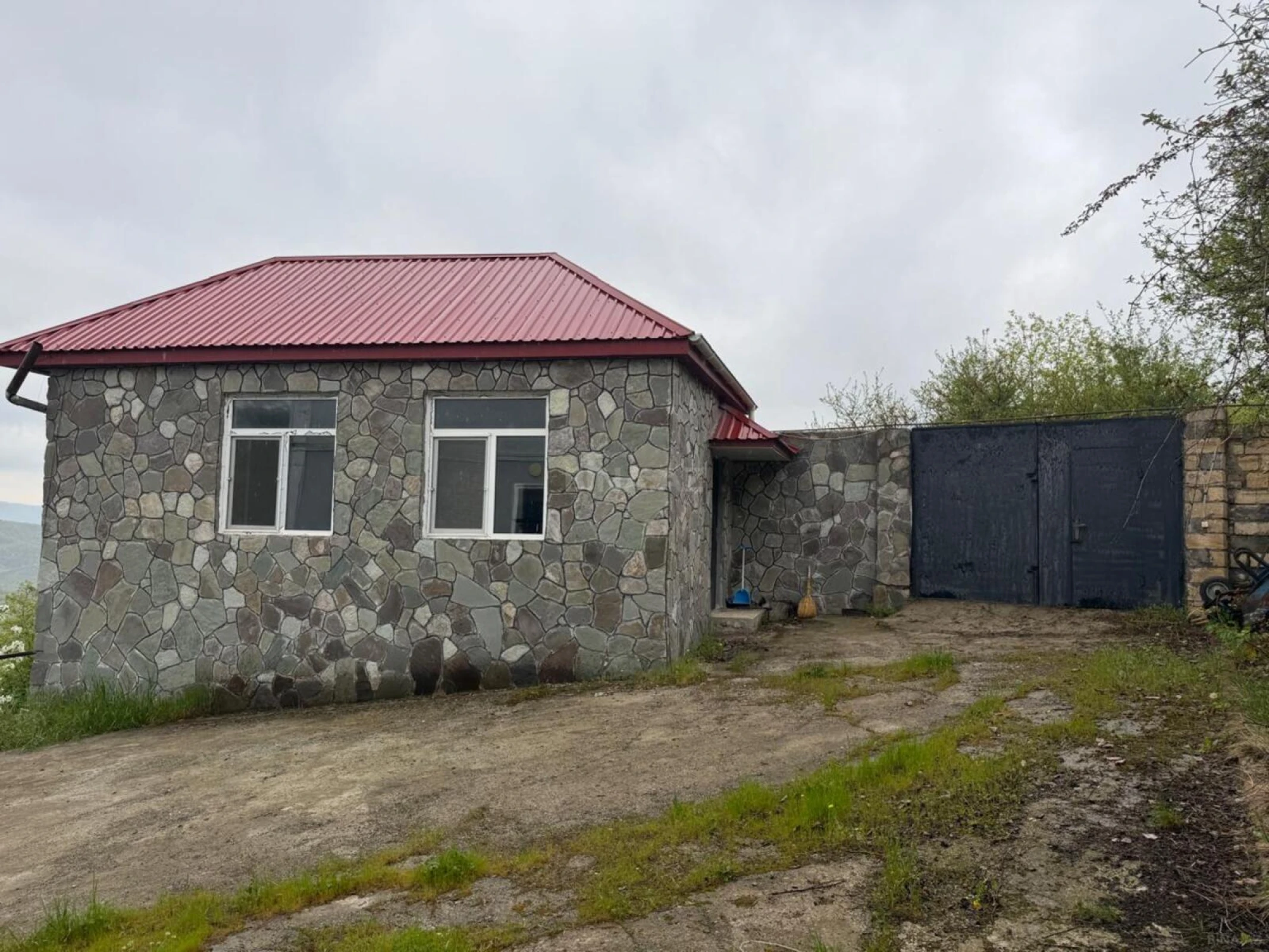 Satılır 8 otaqlı həyət evi 226 m²