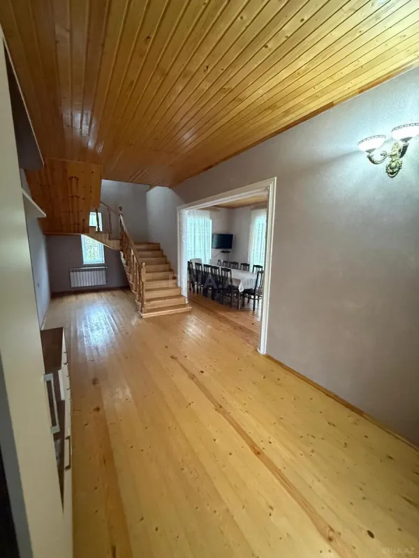 Satılır 8 otaqlı həyət evi 226 m²