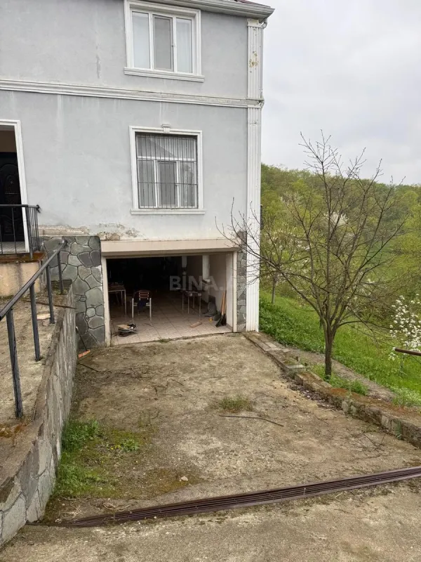 Satılır 8 otaqlı həyət evi 226 m²