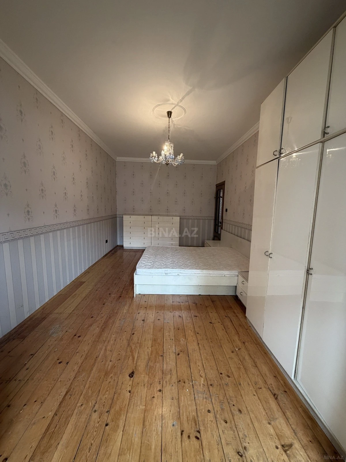 Satılır 4 otaqlı mənzil 108 m²