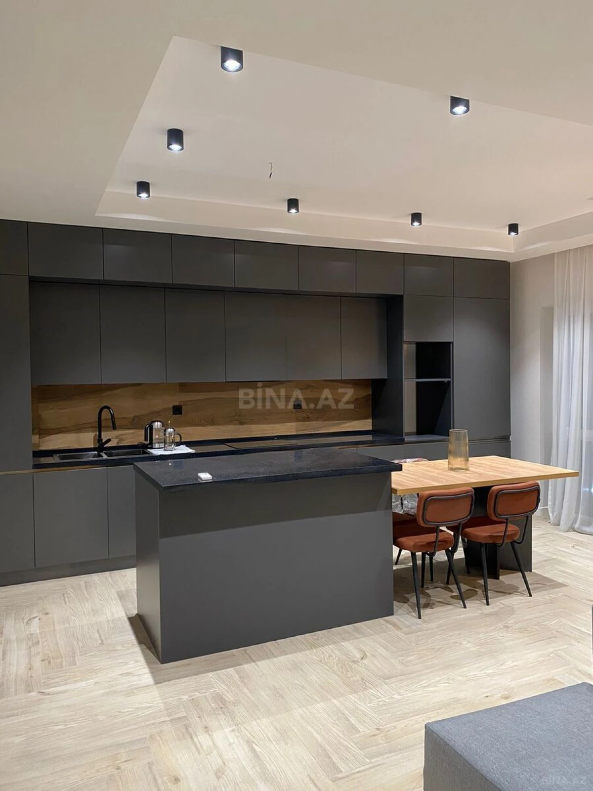 Kirayə verilir 2 otaqlı mənzil 90 m²