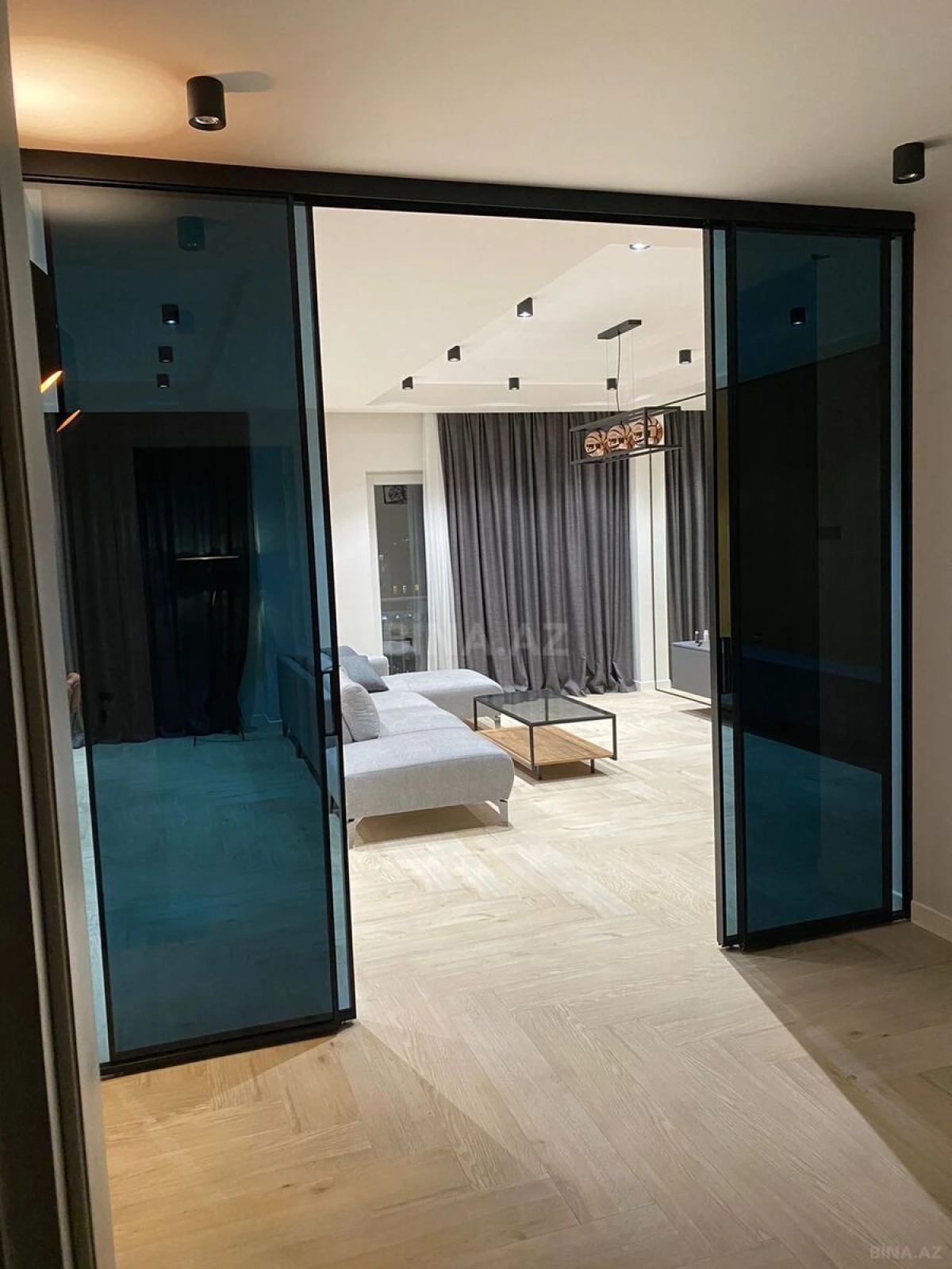 Kirayə verilir 2 otaqlı mənzil 90 m²