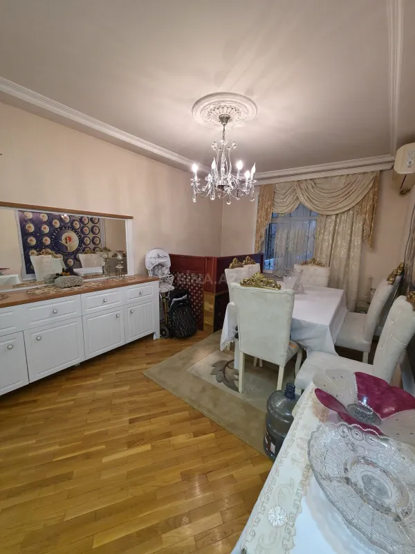 Satılır 4 otaqlı mənzil 110 m²