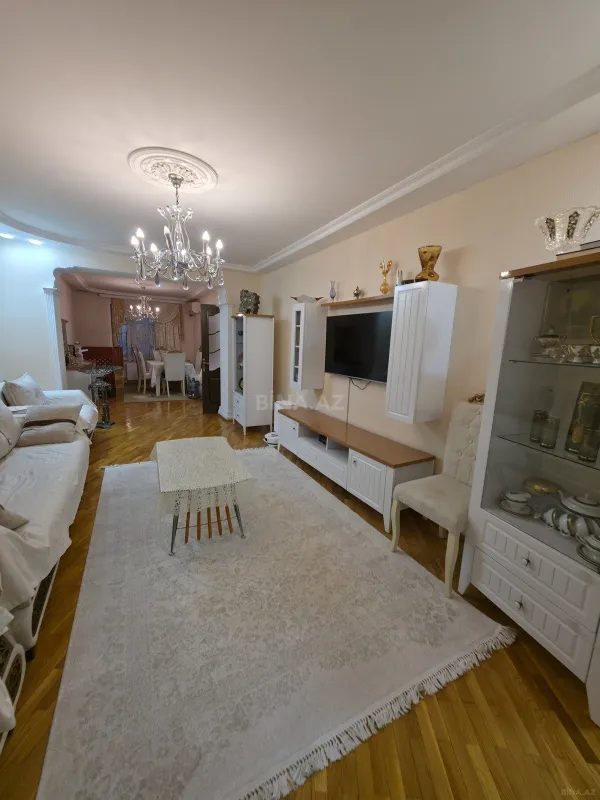 Satılır 4 otaqlı mənzil 110 m²